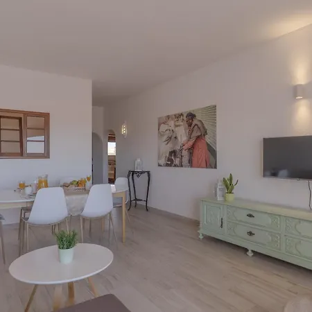#386 Sea View, Stunning And Unobstructed Lägenhet *