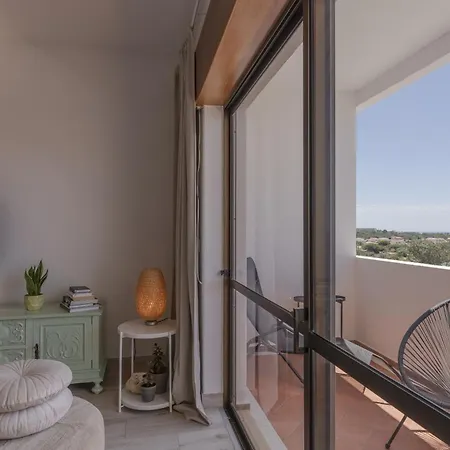 #386 Sea View, Stunning And Unobstructed Lägenhet
