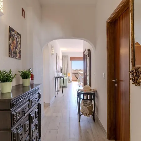#386 Sea View, Stunning And Unobstructed Lägenhet *